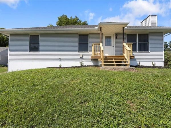 500 S Commercial Avenue, Smithville, MO 64089