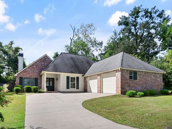 9900 Belle Dr, St Francisville, LA 70775