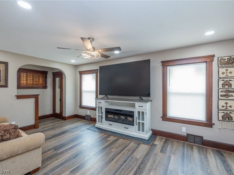 516 Bond Street, Elyria, OH 44035 Photo 3