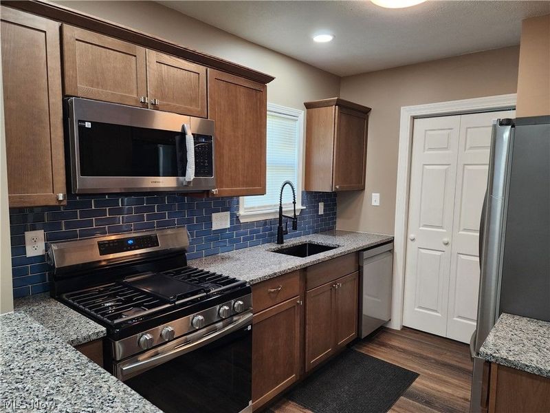 516 Bond Street, Elyria, OH 44035 Photo 8