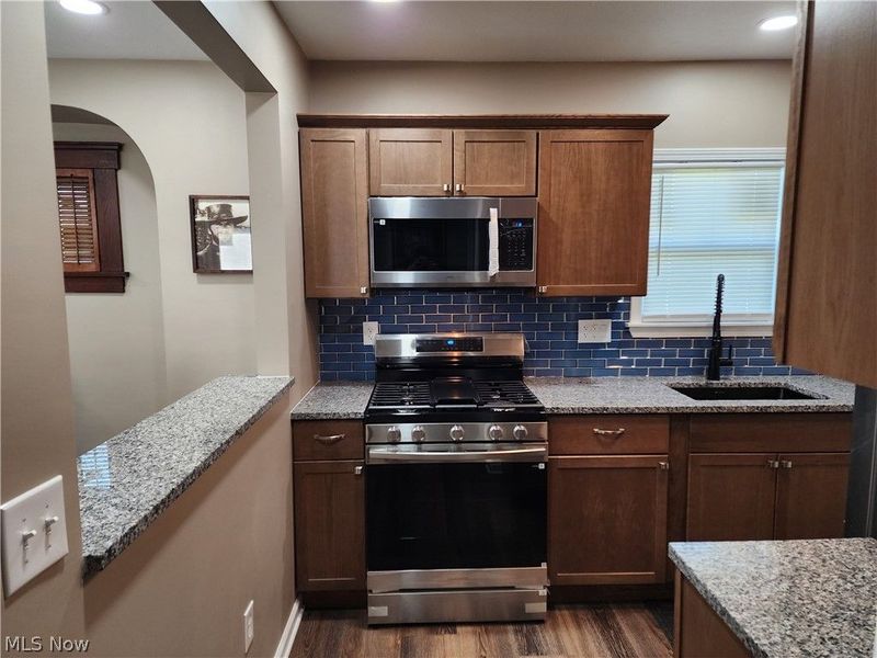516 Bond Street, Elyria, OH 44035 Photo 9