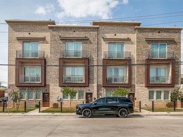 324 Feliks Gwozdz Place, Fort Worth, TX 76104