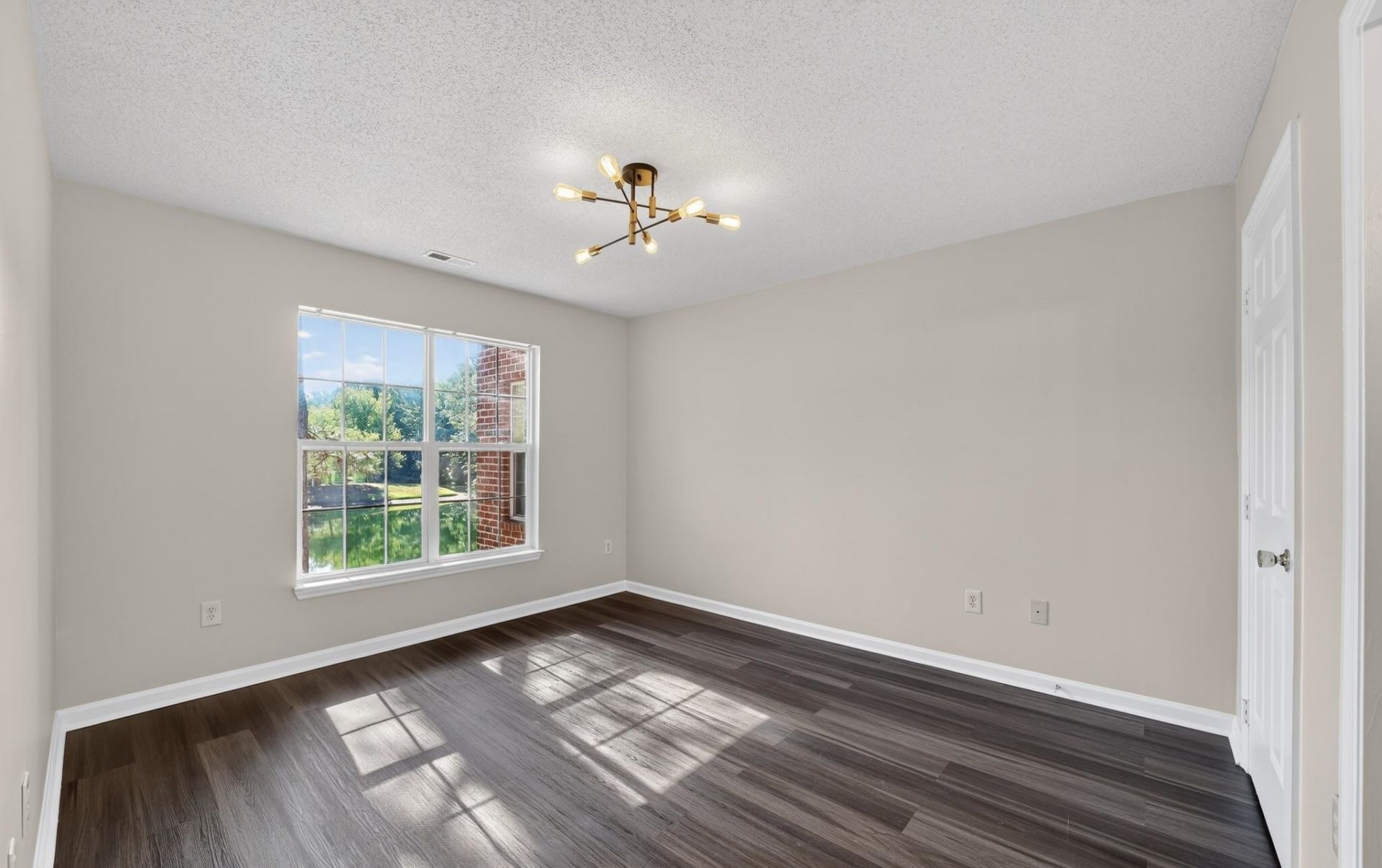 4246 Villas Dr. Photo 17
