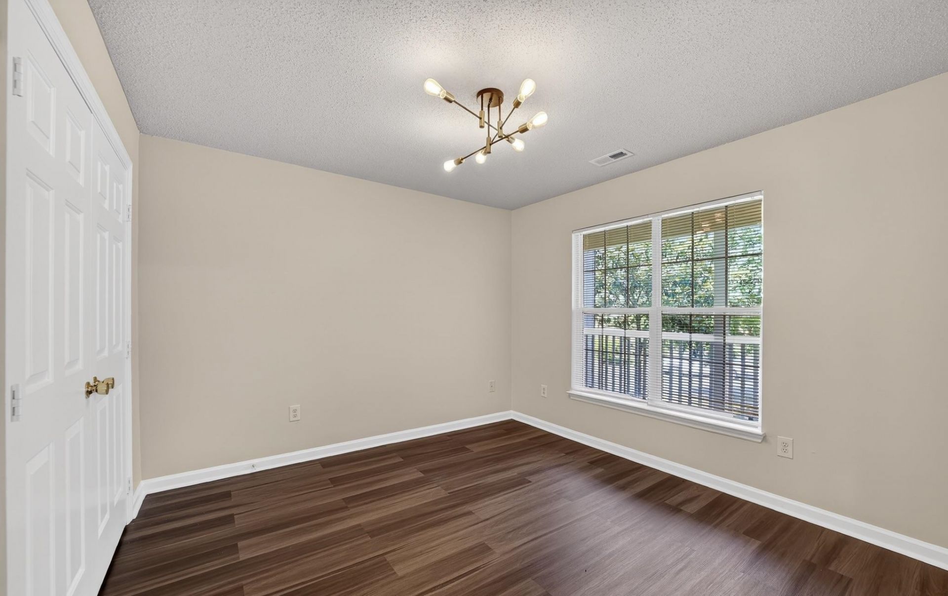 4246 Villas Dr. Photo 24