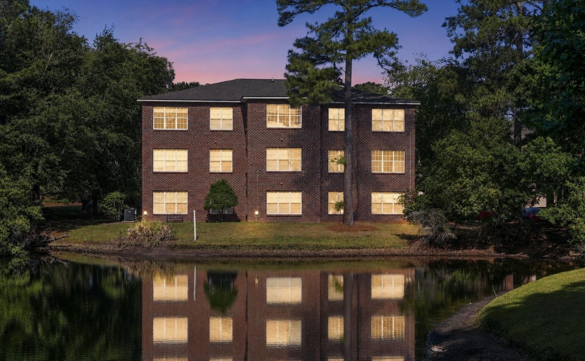 4246 Villas Dr. Photo 4