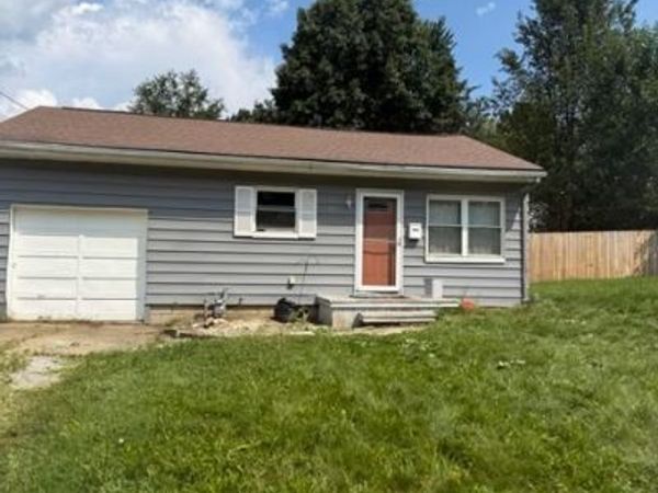 69 W Hiram Street , Barberton, OH 44203