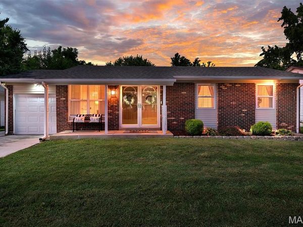 3027 Luxury Drive, Florissant, MO 63031