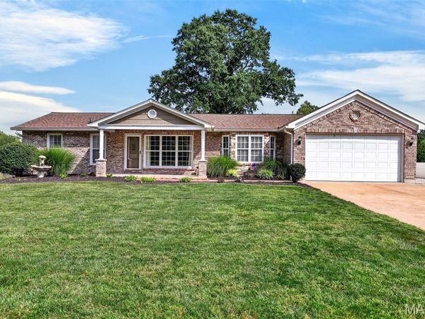 262 W Skyline Drive, Ballwin, MO 63011