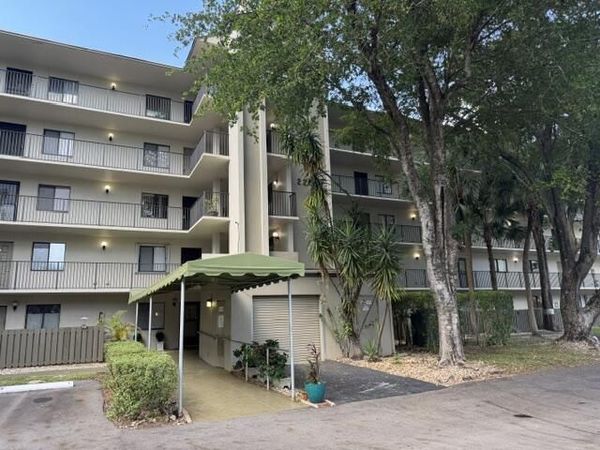2209 S CYPRESS BEND Drive, Unit 104, Pompano Beach, FL 33069