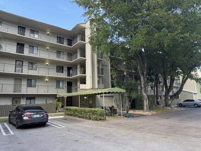 2209 S Cypress Bend Drive, Unit 104, Pompano Beach, FL 33069 Photo