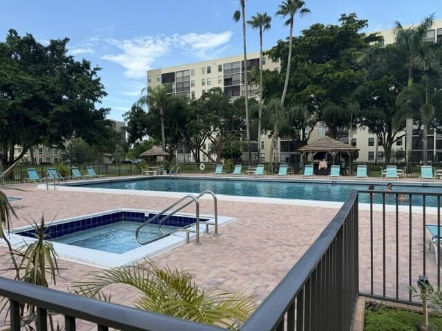 2209 S Cypress Bend Drive, Unit 104, Pompano Beach, FL 33069 Photo