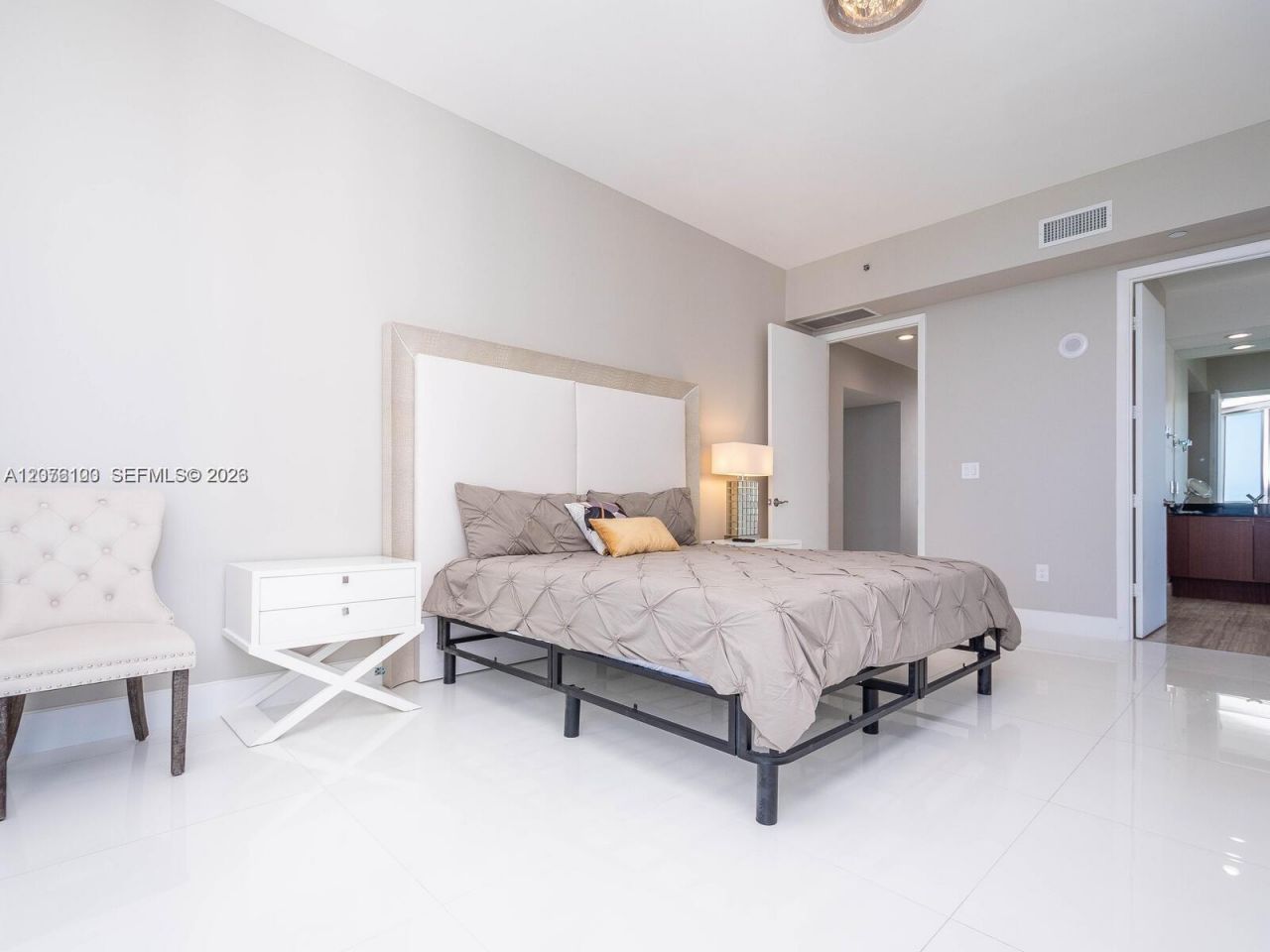 15901 Collins Ave , Unit 2504, Sunny Isles Beach, FL 33160 Photo