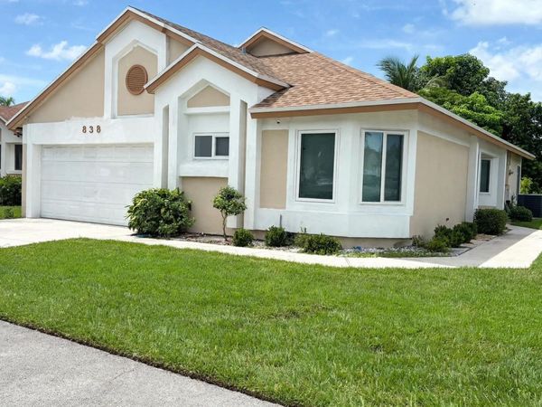 838 E PALM RUN Drive, North Lauderdale, FL 33068