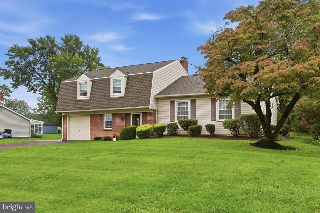 83 SCHOOL HOUSE ROAD, SOUTHAMPTON, PA 18966
