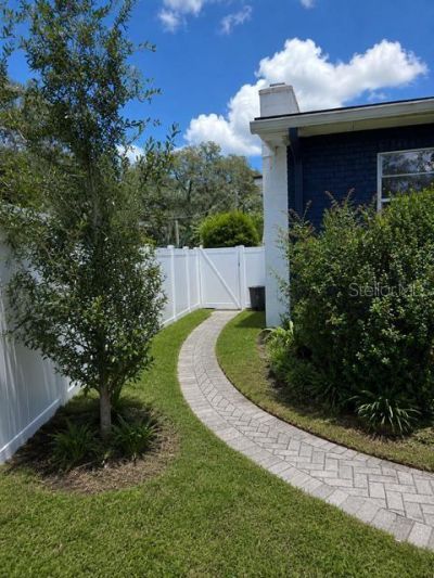 11710 North Drive , Tampa, FL 33617 Photo