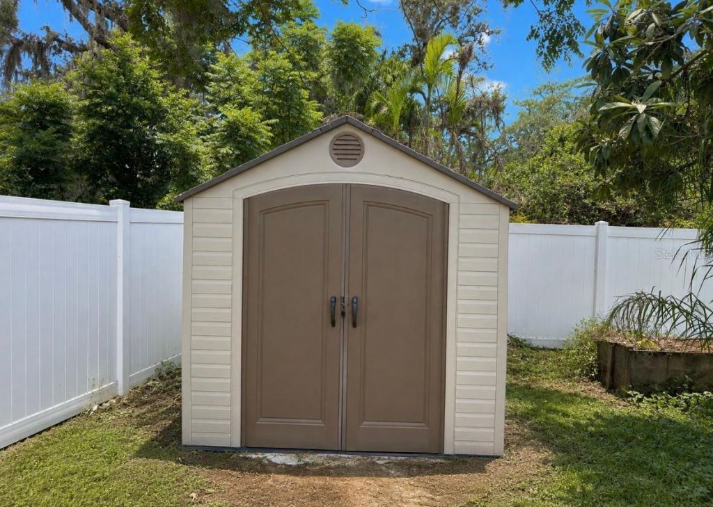 11710 North Drive , Tampa, FL 33617 Photo