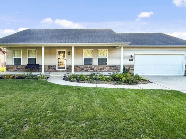 802 Vanessa Way , Kouts, IN 46347