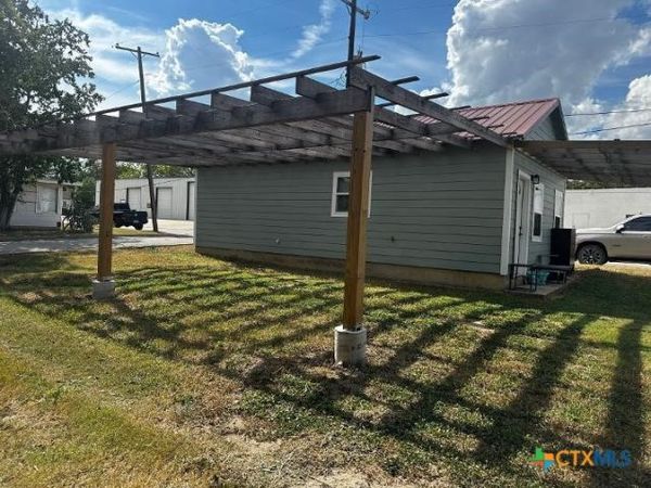 1607 St Joseph , Unit B, Gonzales, TX 78629