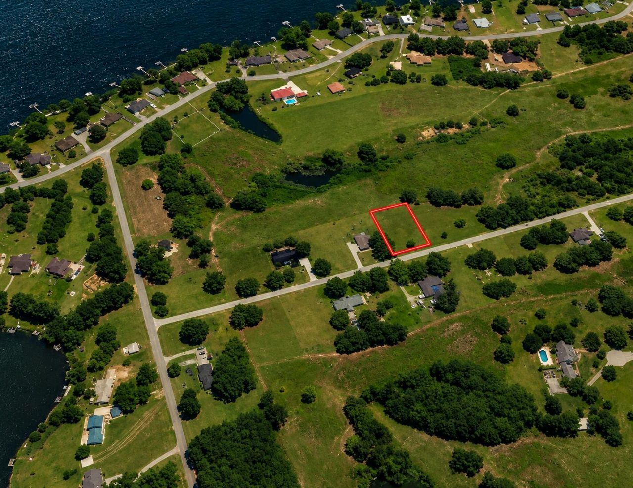 1133 Tennis Lane Photo 4