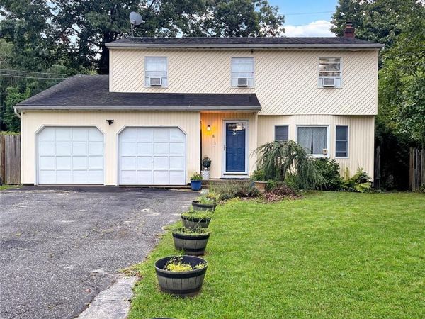 6 4th Avenue, Rocky Point, NY 11778