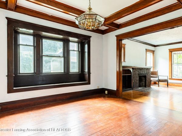 216 Elvin Court, Lansing, MI 48912