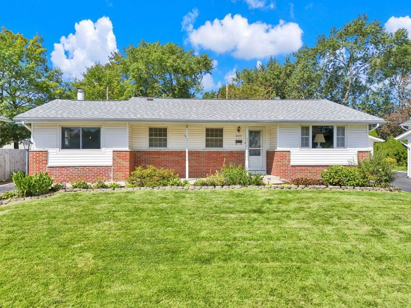 6075 Burnley Square E, Columbus, OH 43229 Photo 2