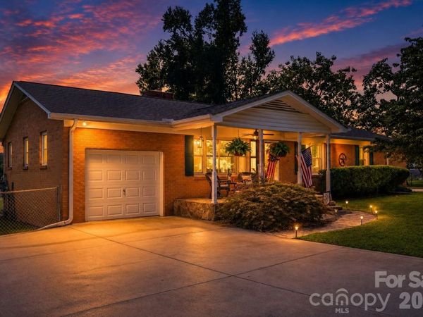 724 Hillcrest Drive , Bessemer City, NC 28016