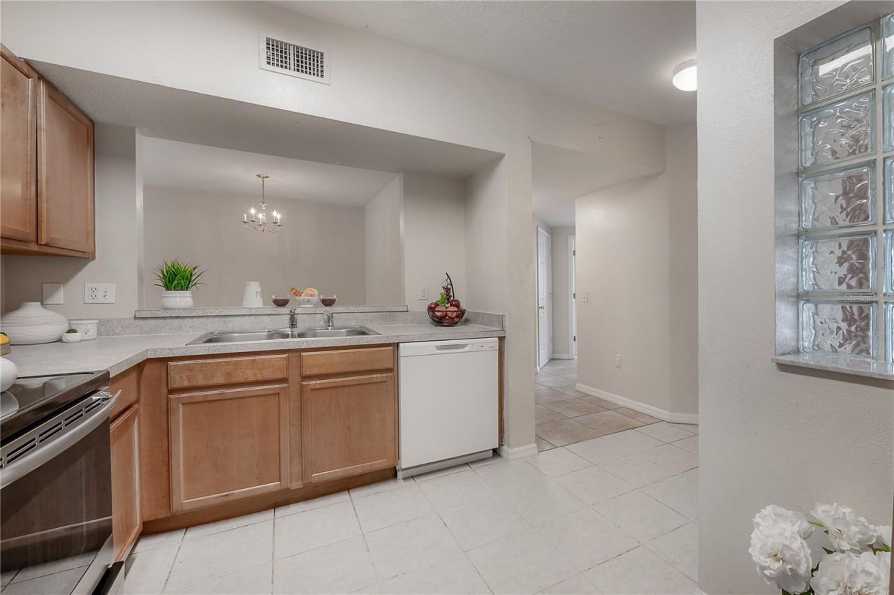 9619 Lakedale Way , Unit 102, Riverview, FL 33578 Photo