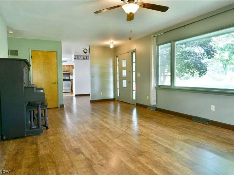 6681 Lakeview Drive, Kinsman, OH 44428 Photo 3
