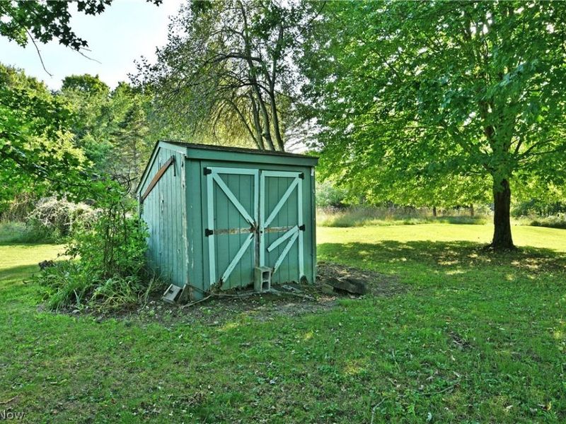 6681 Lakeview Drive, Kinsman, OH 44428 Photo 9