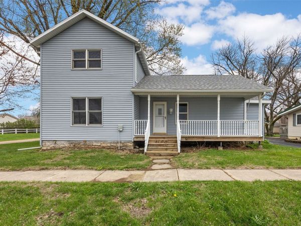 1000 Stinocher Street, Solon, IA 52333