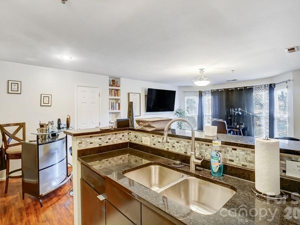 529 N Graham Street, Unit 2I, Charlotte, NC 28202