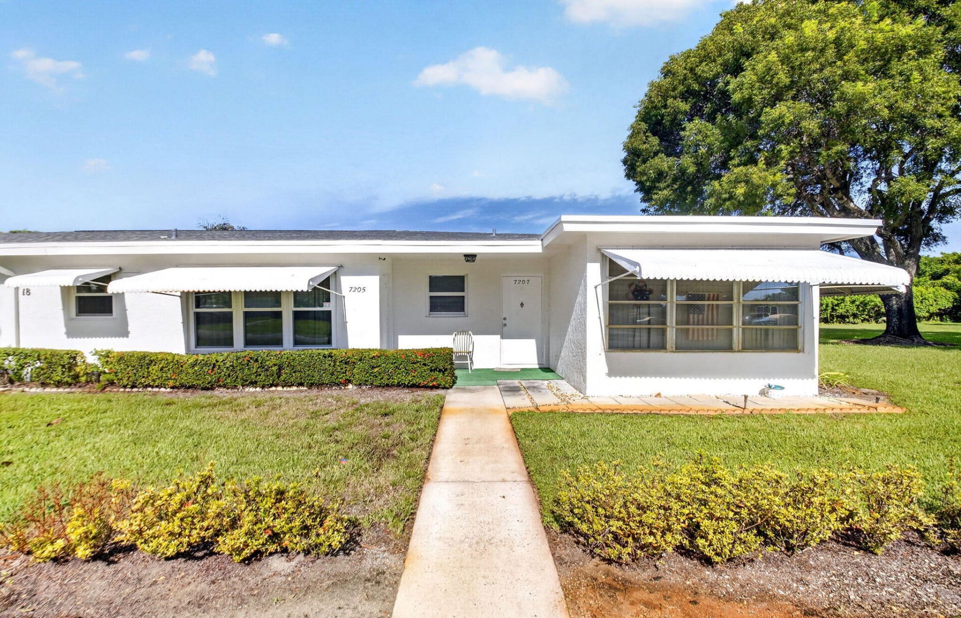 7205 W Oakridge Circle, Lake Worth, FL 33462 Main Photo