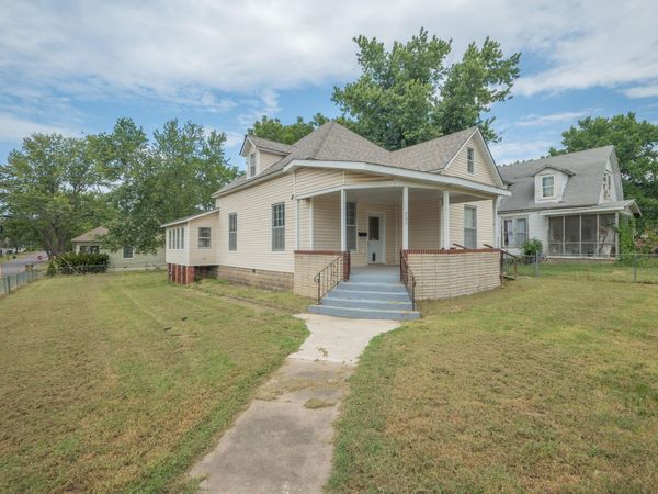 700 Frisco Street , Monett, MO 65708