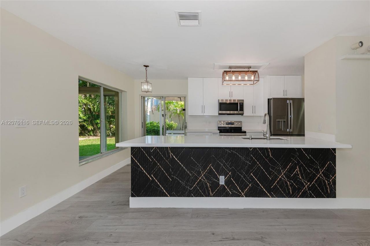 1984 NW 179th Ave, Pembroke Pines, FL 33029 Photo