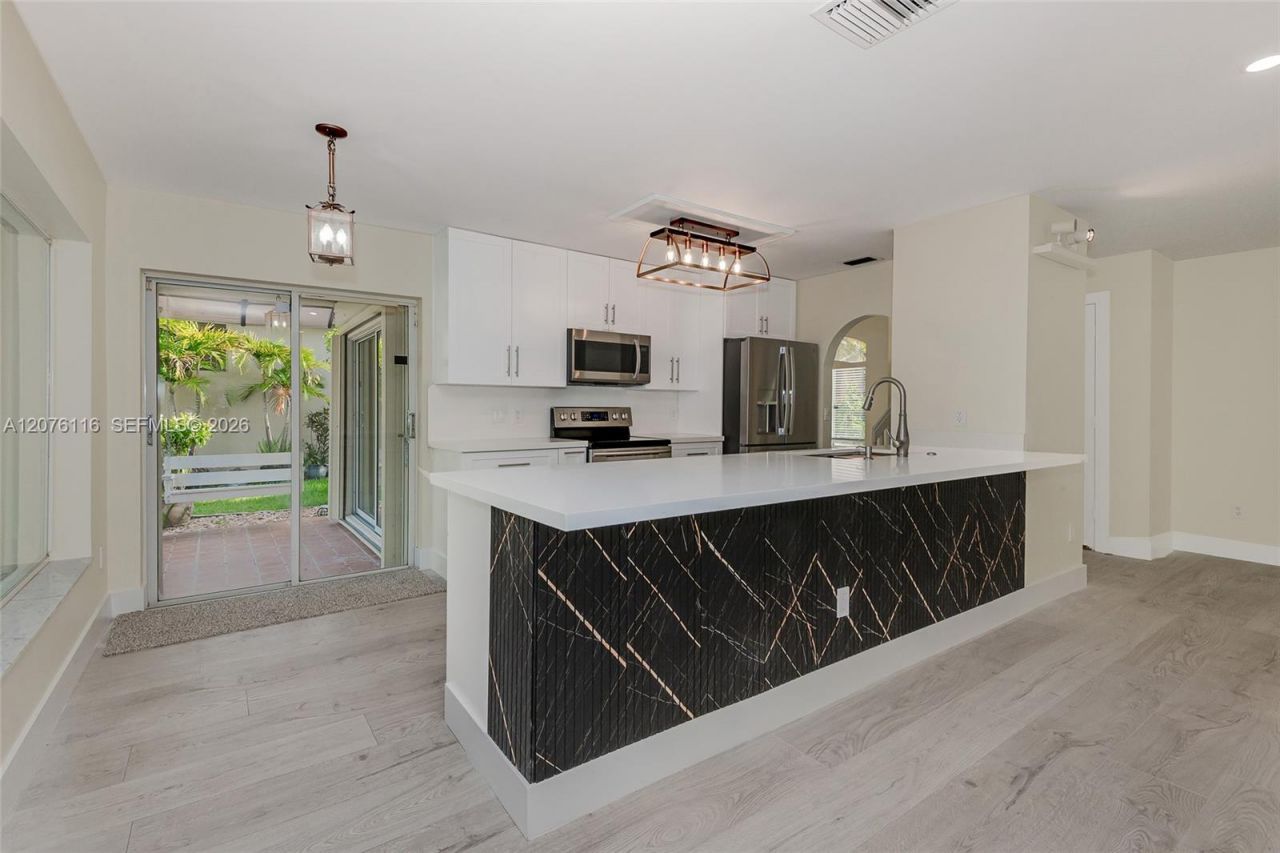 1984 NW 179th Ave, Pembroke Pines, FL 33029 Photo