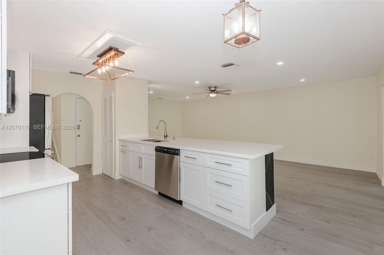 1984 NW 179th Ave, Pembroke Pines, FL 33029 Photo