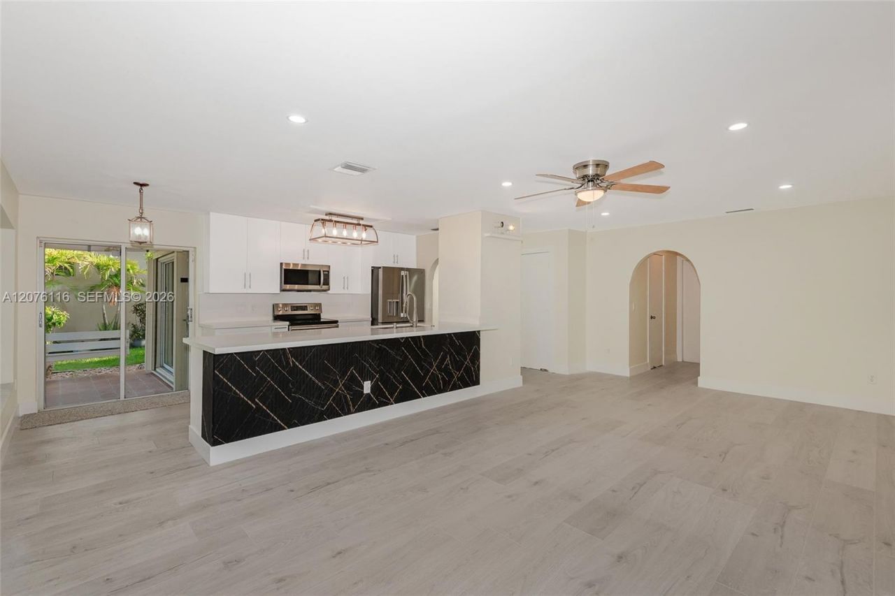 1984 NW 179th Ave, Pembroke Pines, FL 33029 Photo