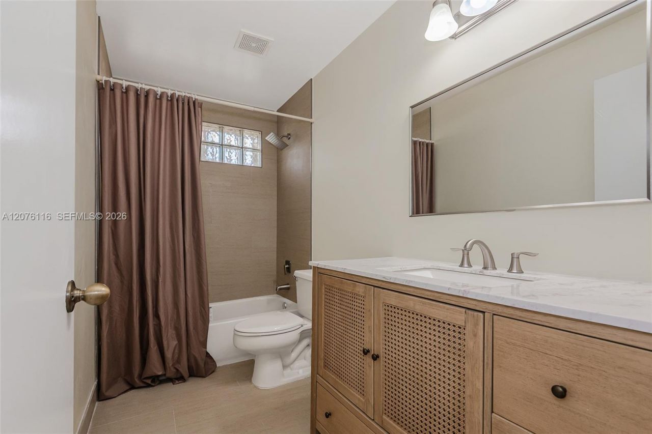 1984 NW 179th Ave, Pembroke Pines, FL 33029 Photo