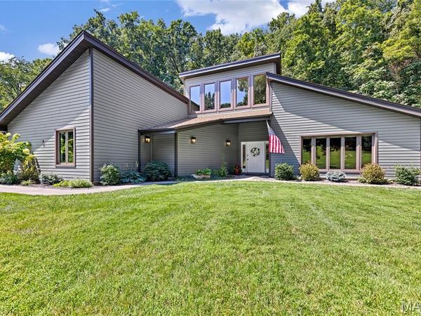 2201 Oakwood Drive, High Ridge, MO 63049