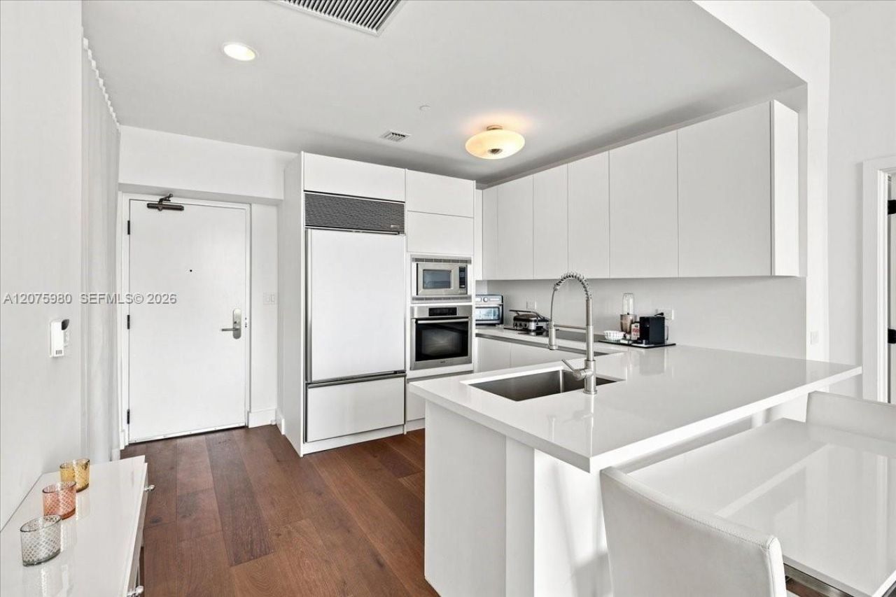 6799 Collins Ave , Unit 412, Miami Beach, FL 33141 Photo
