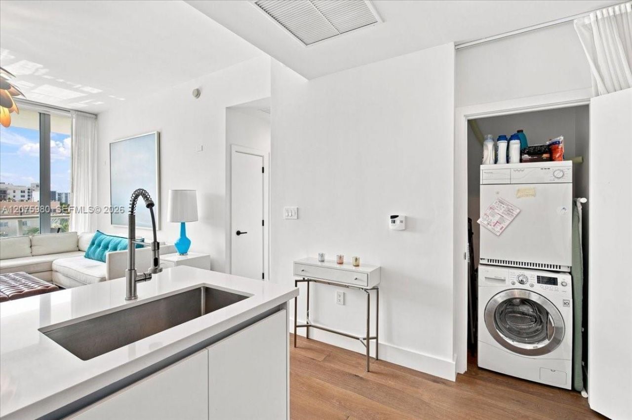 6799 Collins Ave , Unit 412, Miami Beach, FL 33141 Photo