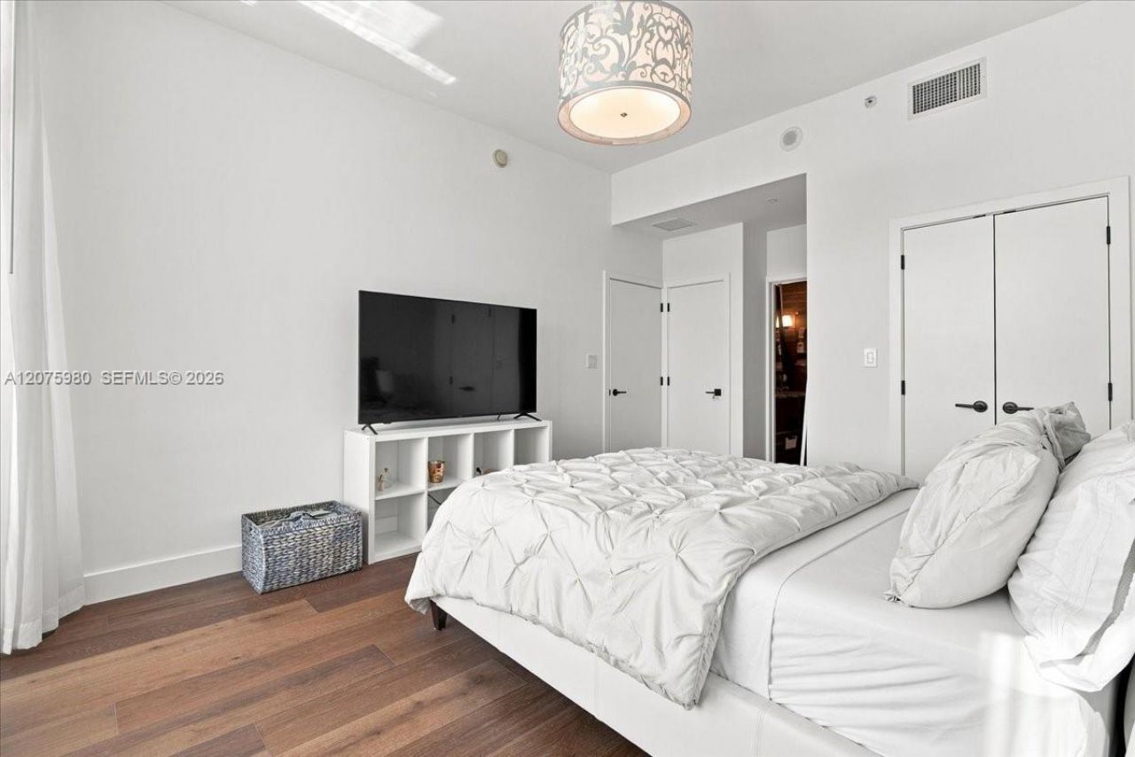 6799 Collins Ave , Unit 412, Miami Beach, FL 33141 Photo