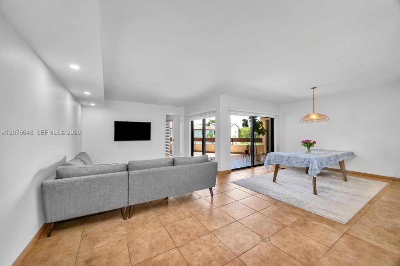 9280 SW 123rd Ct, Unit 404, Miami, FL 33186 Photo