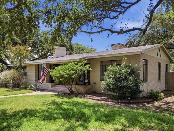 1105 N Park, Uvalde, TX 78801