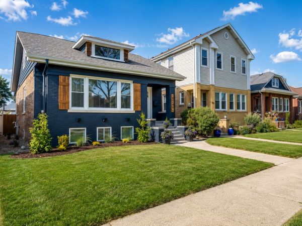 5748 W Eastwood Avenue , Chicago, IL 60630