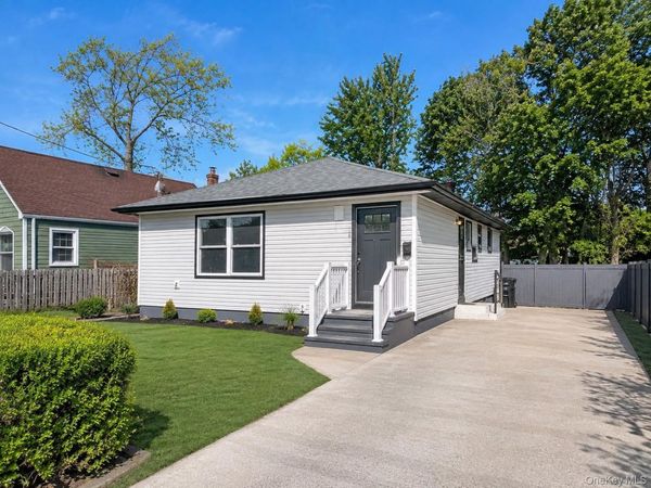388 Vespucci Avenue , Copiague, NY 11726