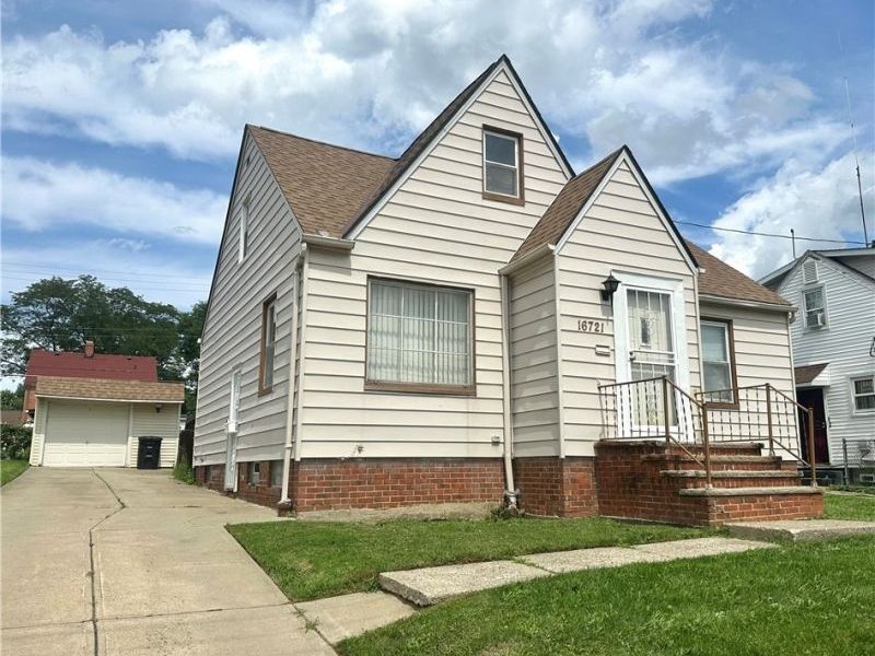 16721 Harvard Avenue, Cleveland, OH 44128 Photo 3