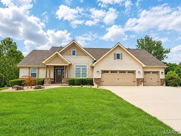 808 Autumn Rise Lane, Columbia, IL 62236