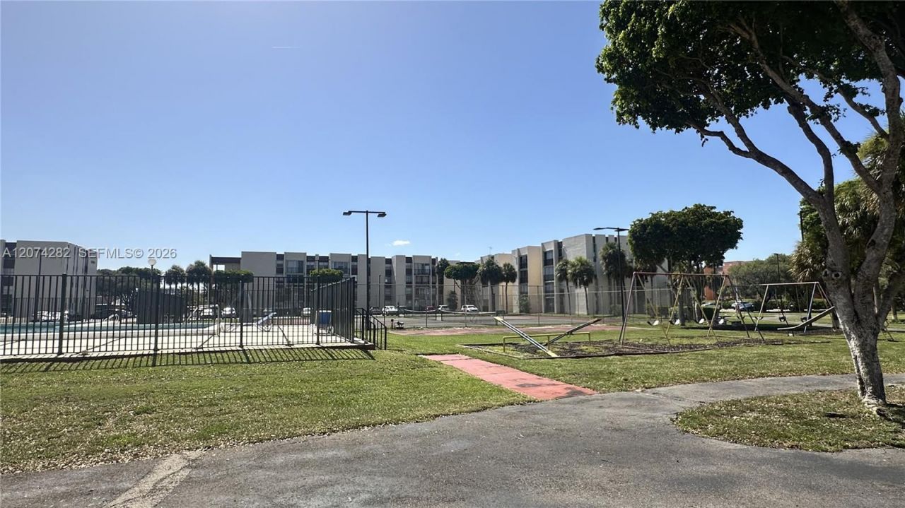9431 SW 4th St, Unit 204-7, Miami, FL 33174 Photo